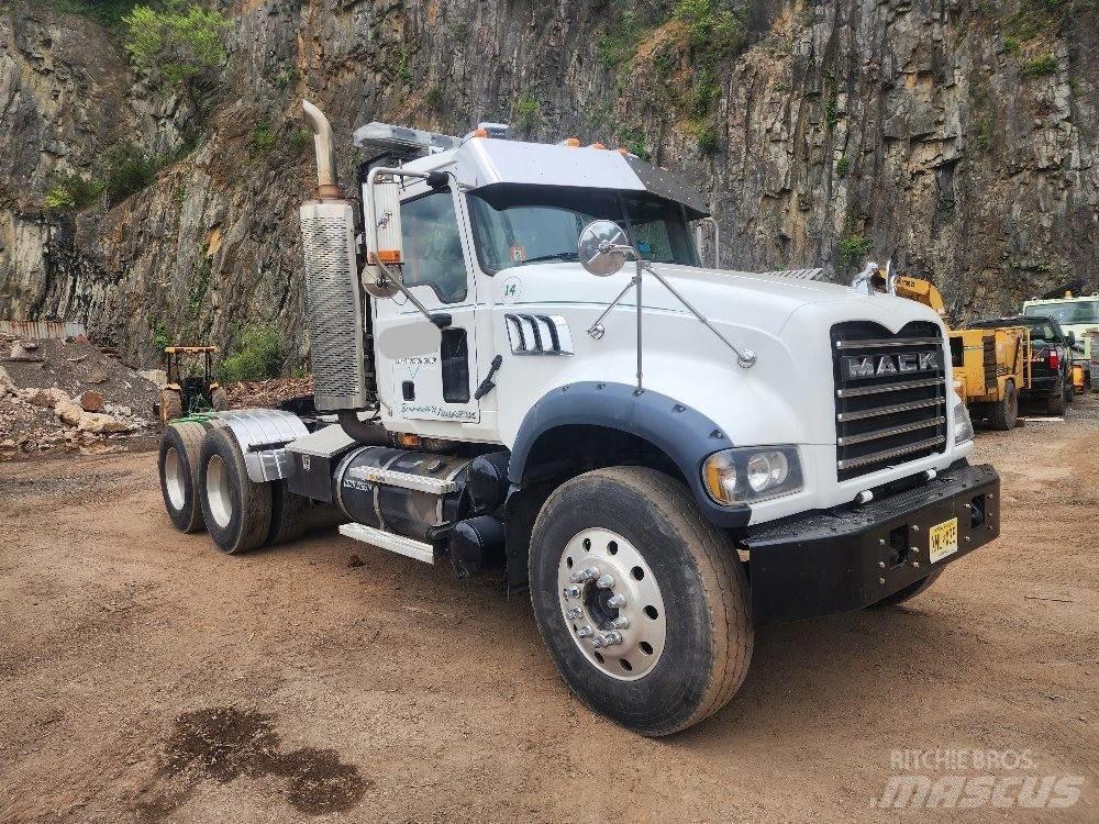 Mack GU713 GRANITE Шасі з кабіною