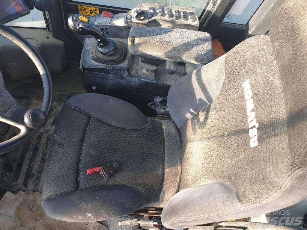 Komatsu WA320-8 Фронтальні навантажувачі