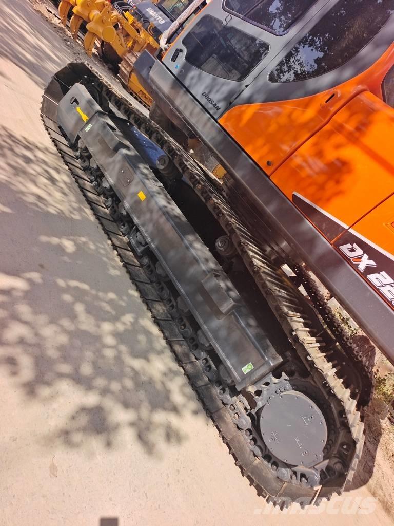 Doosan DX225 LC-9C Гусеничні екскаватори