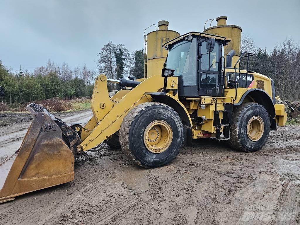 CAT 950M Фронтальні навантажувачі