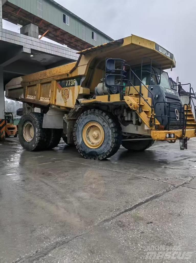 CAT 777E Зчленовані самоскиди
