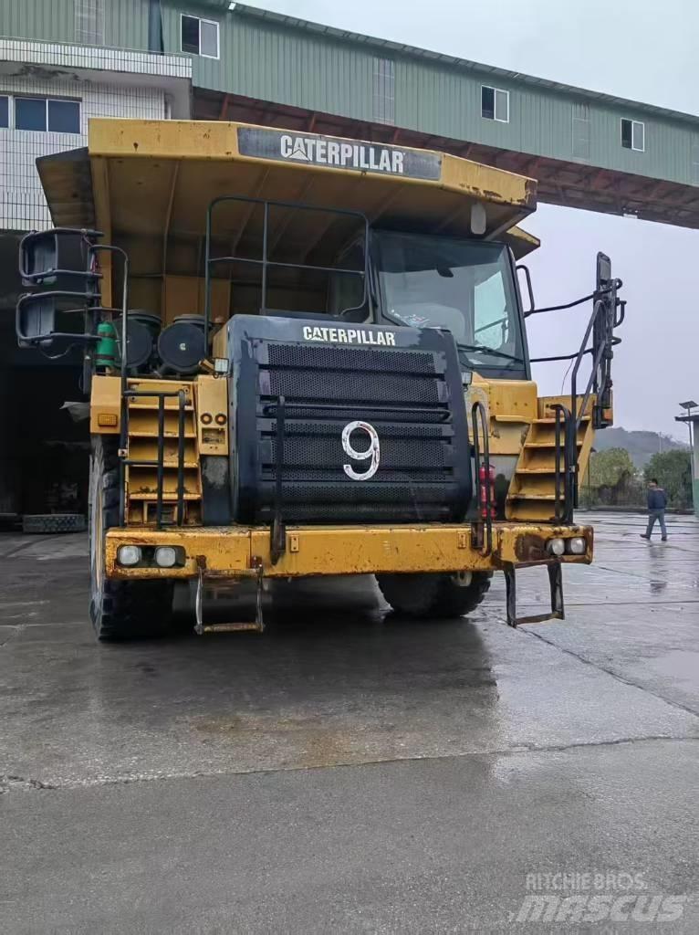 CAT 777E Зчленовані самоскиди
