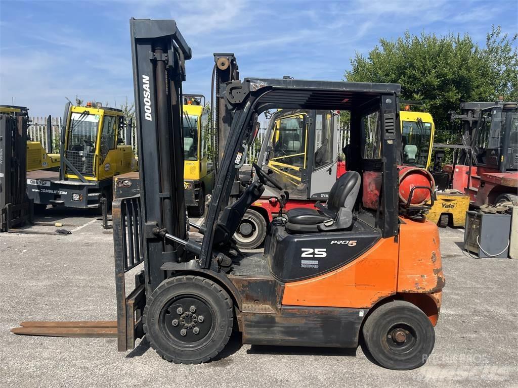 Doosan G25E-5 Газові навантажувачі