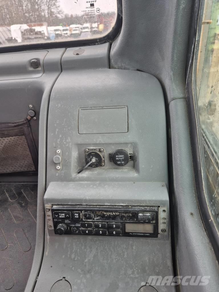 Volvo EW180B Колісні екскаватори