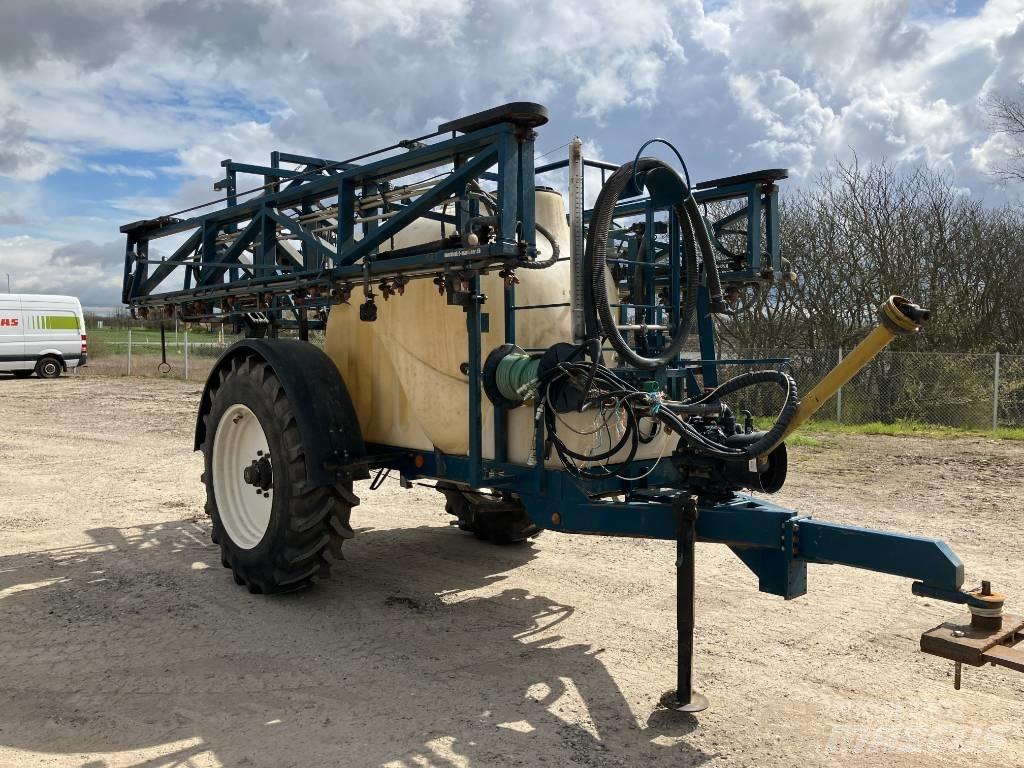 MGM 3000 24M Причіпні обприскувачі