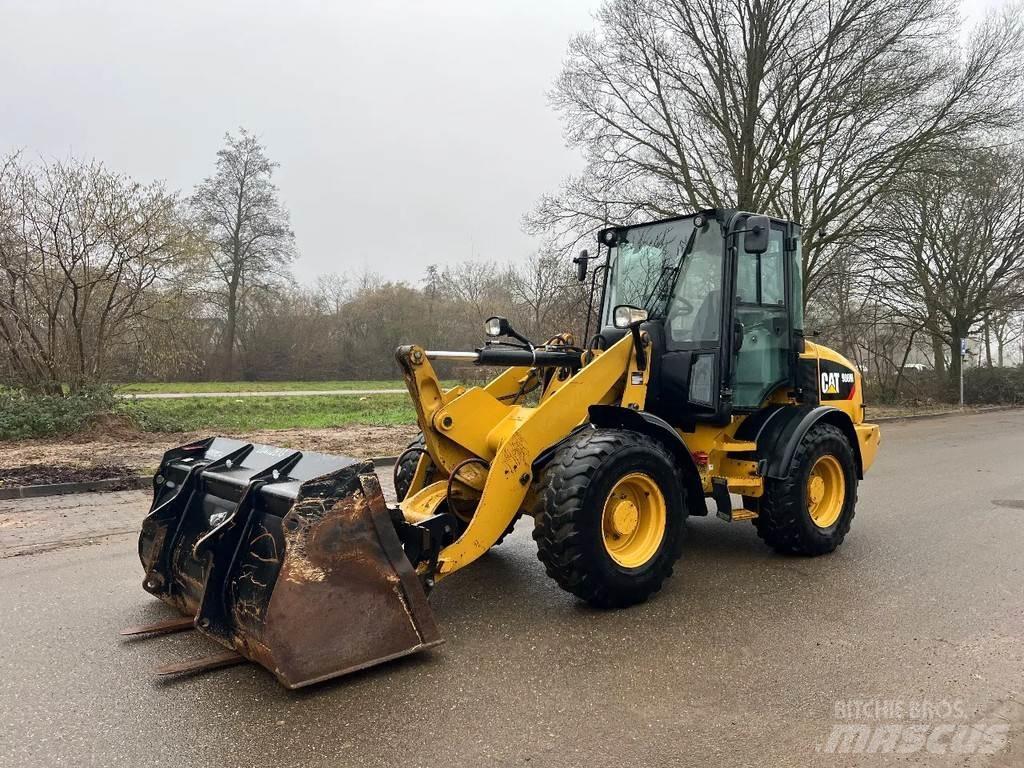 CAT 908M Фронтальні навантажувачі
