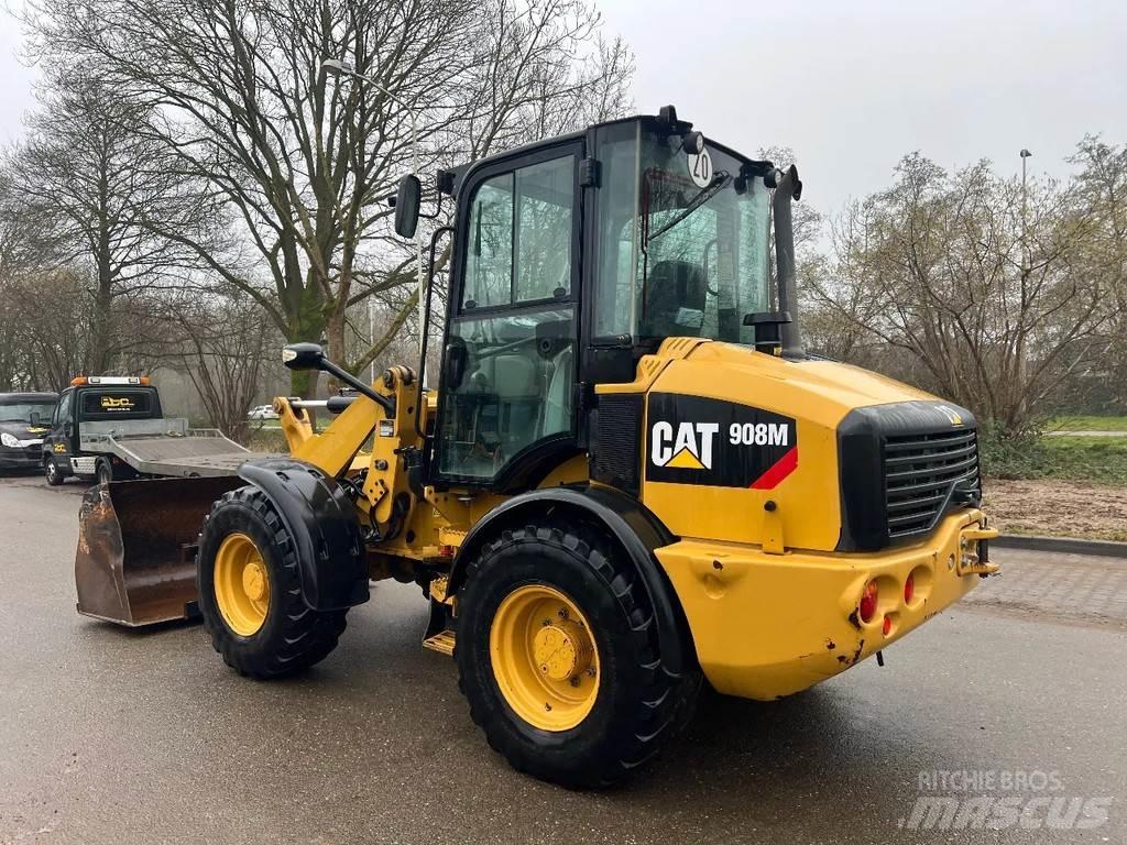 CAT 908M Фронтальні навантажувачі