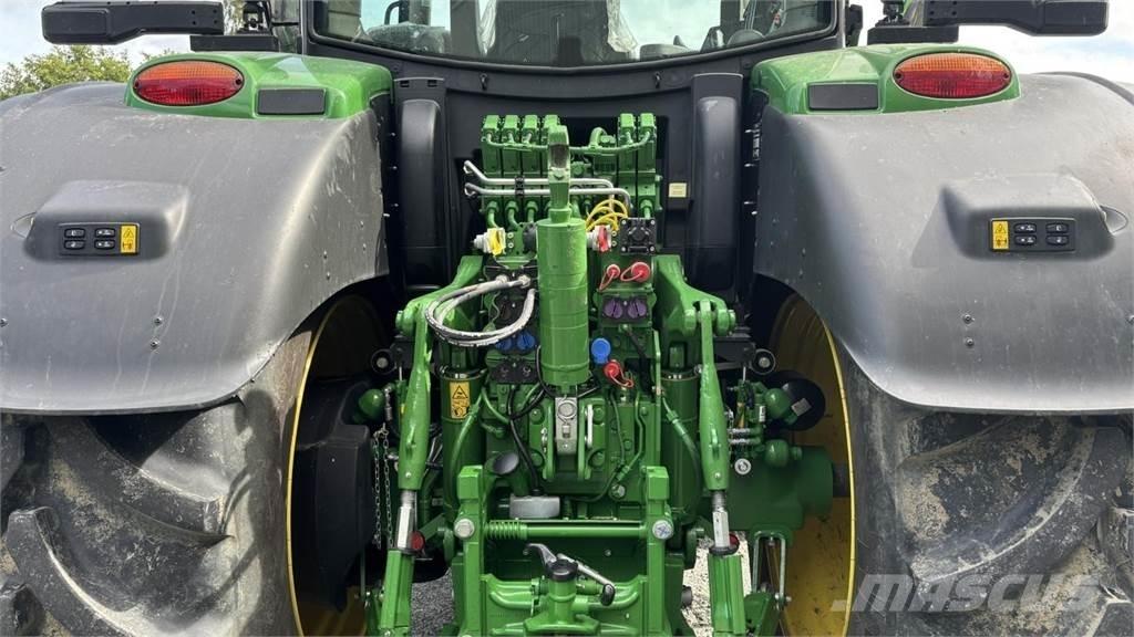 John Deere 6R215 Трактори