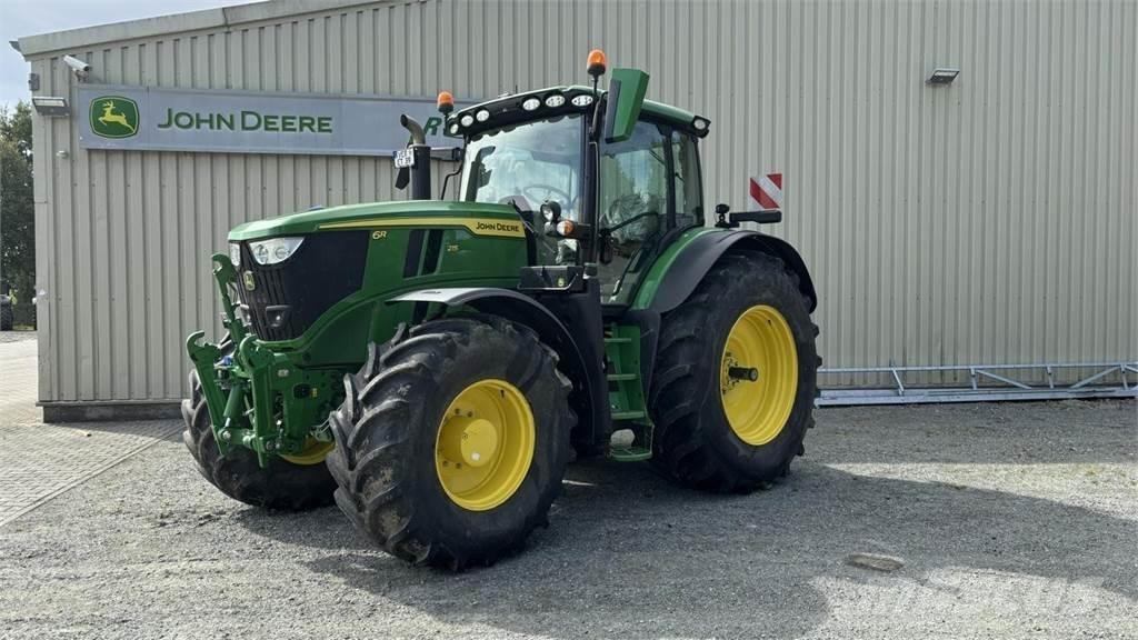 John Deere 6R215 Трактори