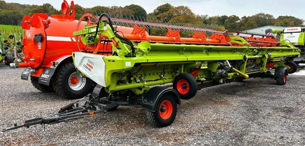 CLAAS Lexion 8900 TT Зернозбиральні комбайни
