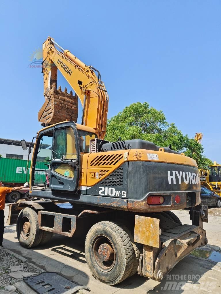 Hyundai R210W-9 Колісні екскаватори