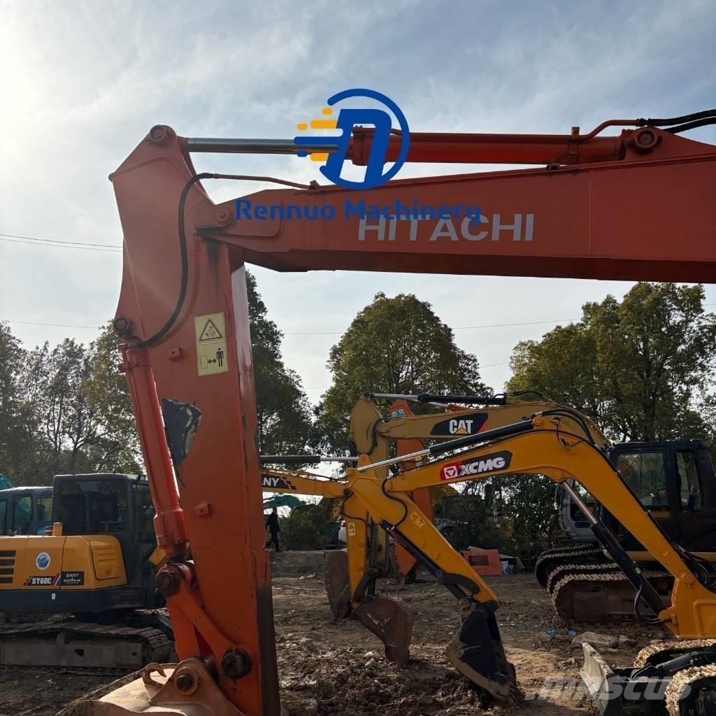 Hitachi ZX 135 US Гусеничні екскаватори