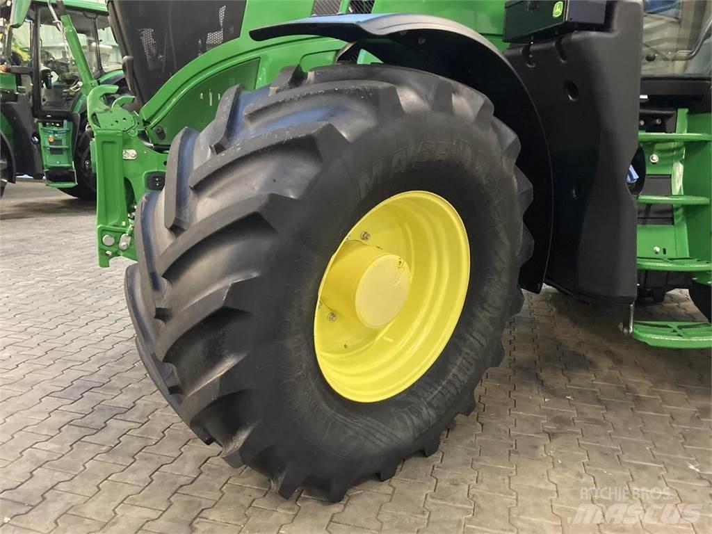 John Deere 6R 215 Трактори