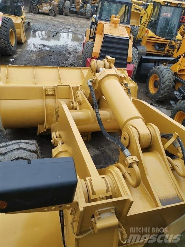 CAT 966G Фронтальні навантажувачі