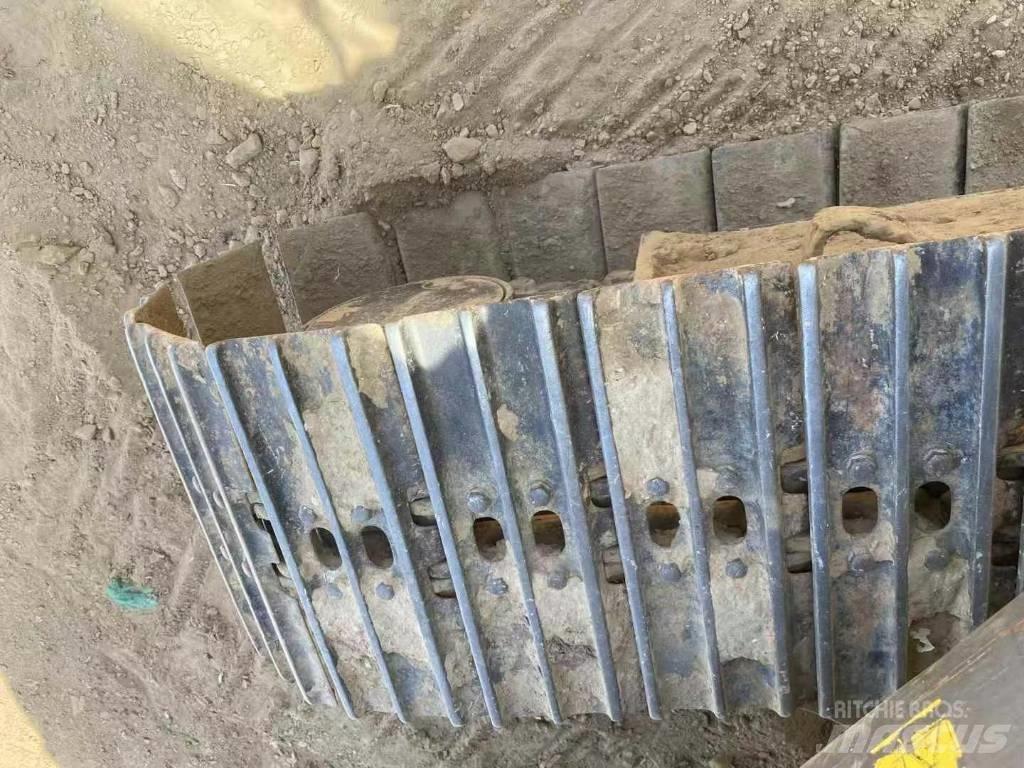 Volvo EC80 Гусеничні екскаватори