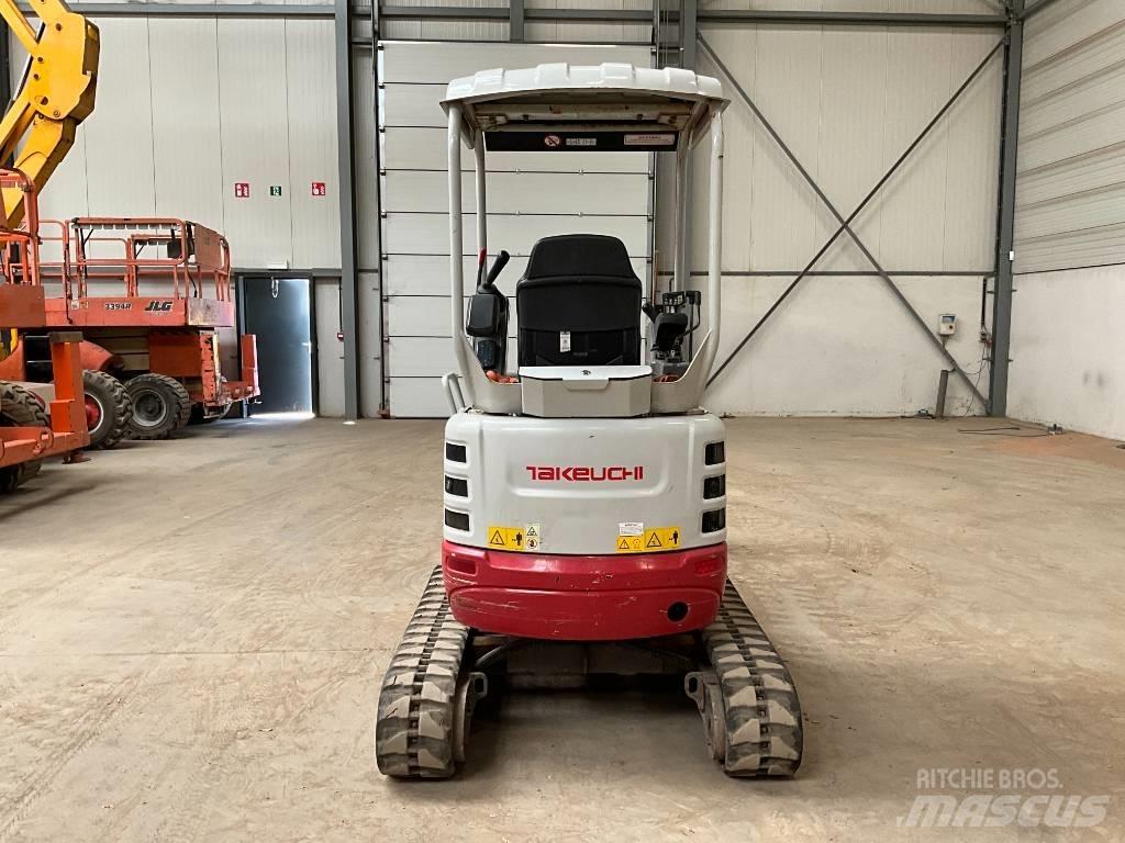 Takeuchi TB 215 R Міні-екскаватори < 7т