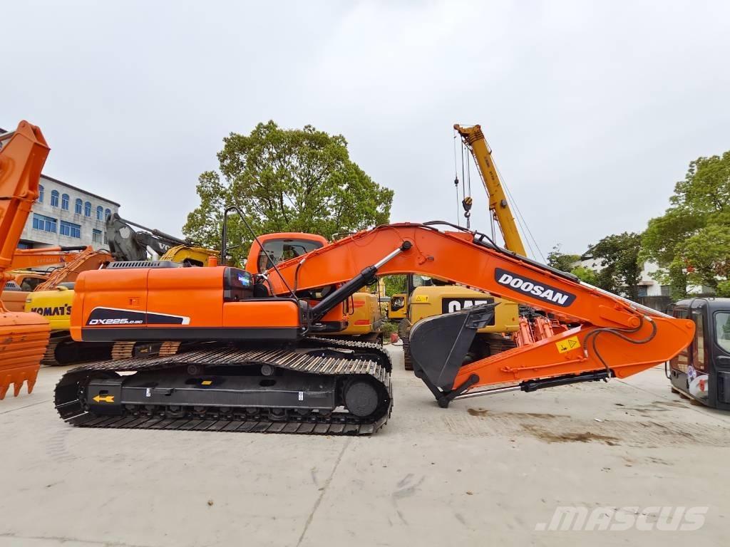 Doosan DX 225 LC Гусеничні екскаватори