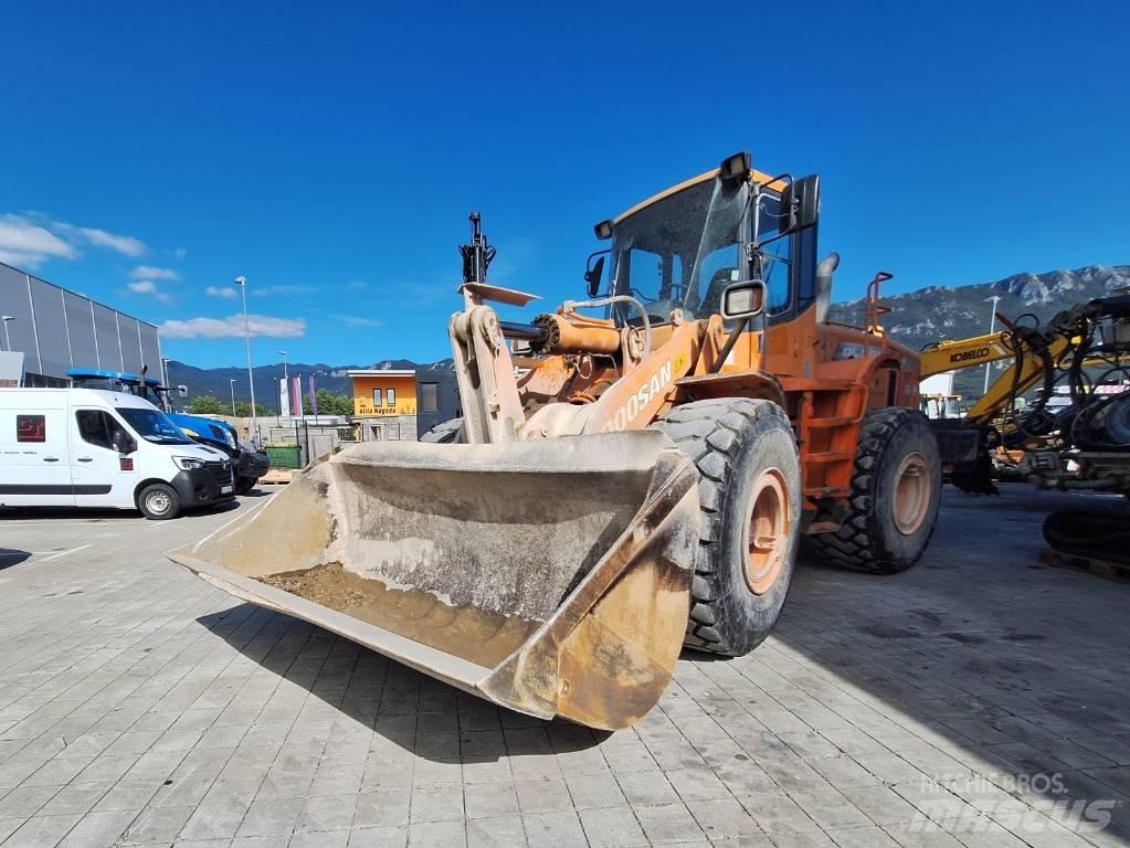 Doosan DL 300 Фронтальні навантажувачі