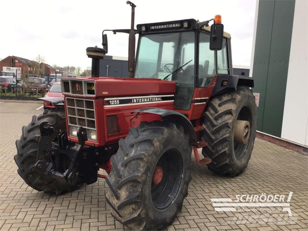 Case IH 1255 Трактори