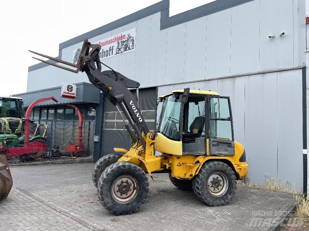 Volvo L 30 B Фронтальні навантажувачі