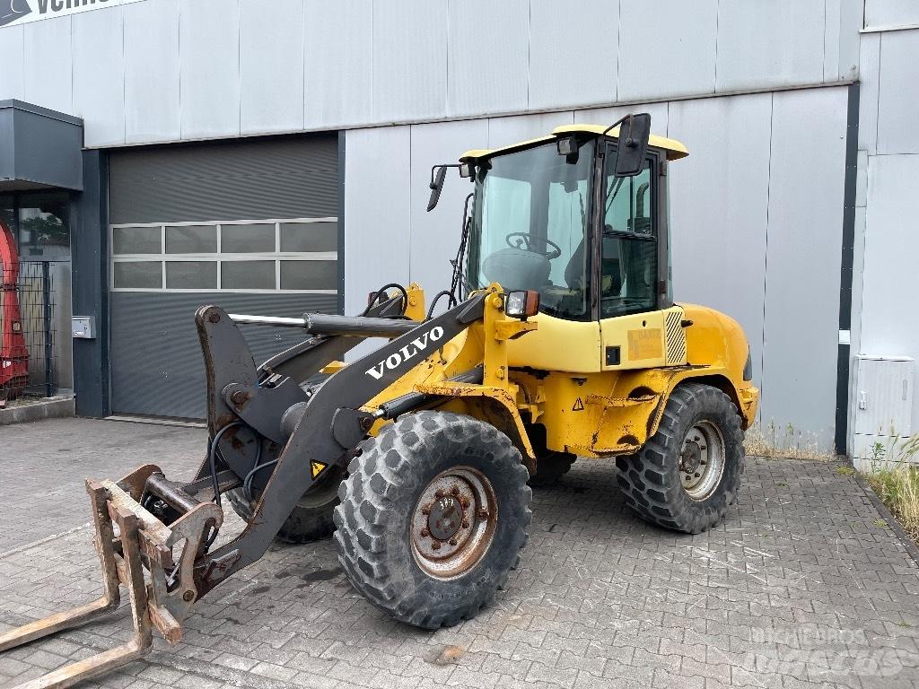 Volvo L 30 B Фронтальні навантажувачі