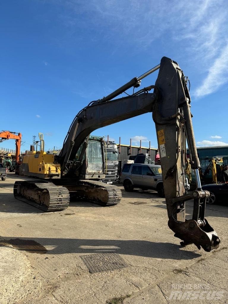 Volvo EC 220 DL Гусеничні екскаватори