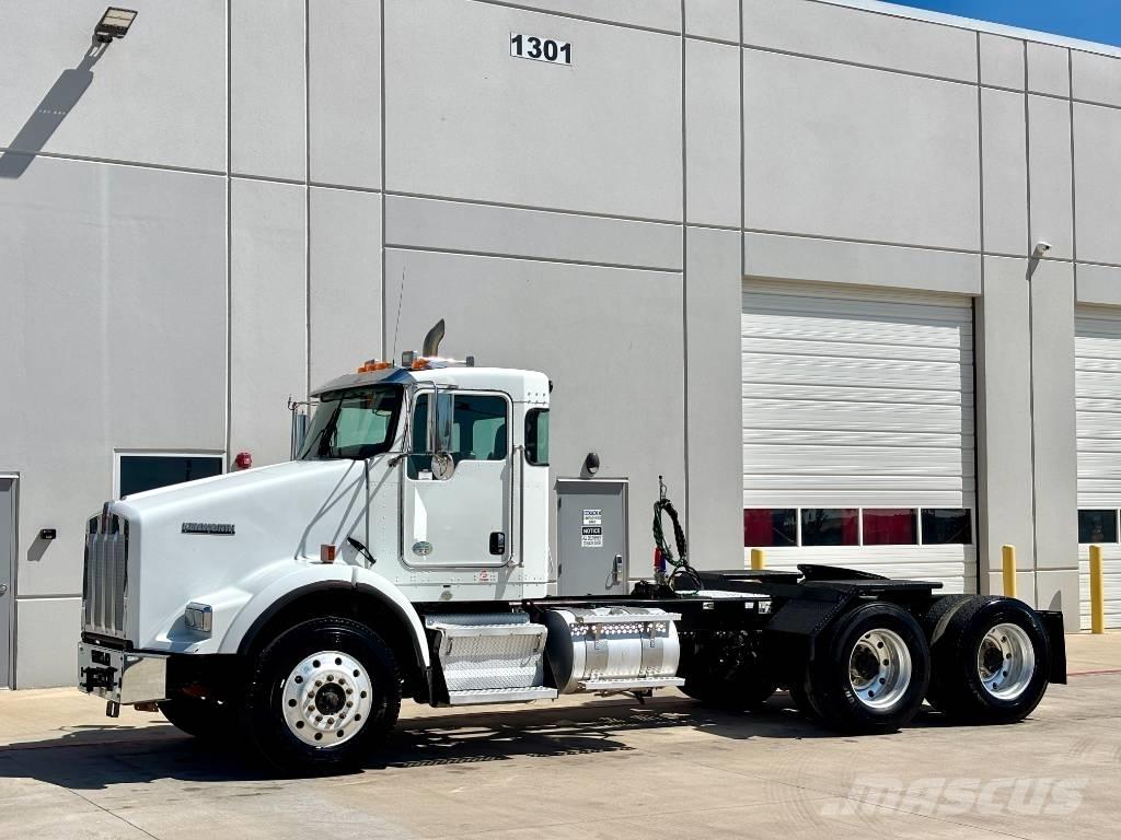 Kenworth T 800 Тягачі