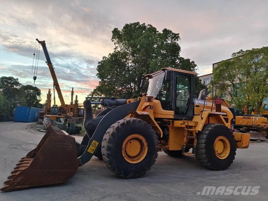 Volvo L 120 Фронтальні навантажувачі