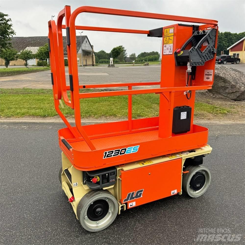JLG 1230 ES Вертикальні щоглові підйомники
