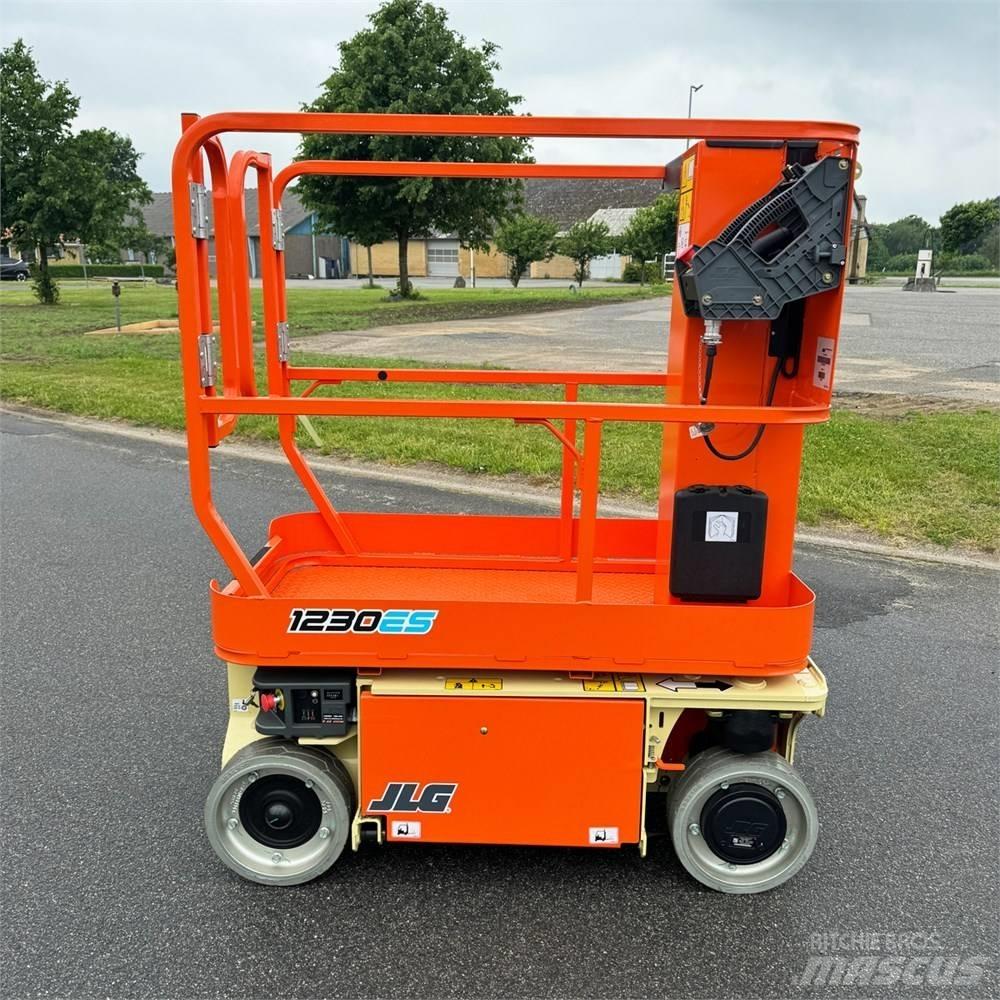 JLG 1230 ES Вертикальні щоглові підйомники