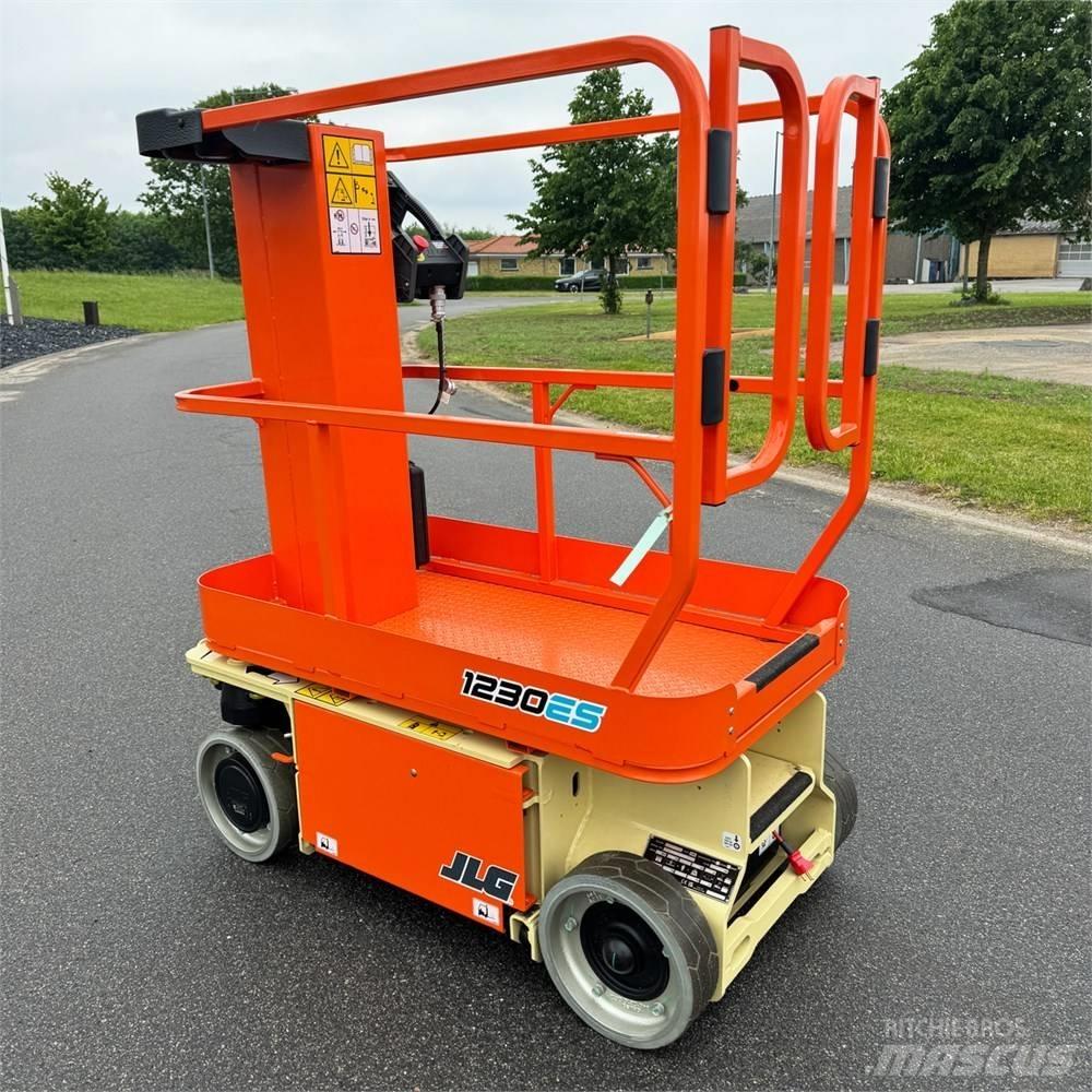 JLG 1230 ES Вертикальні щоглові підйомники