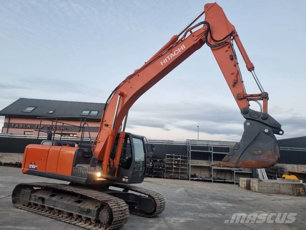 Hitachi 210 Гусеничні екскаватори