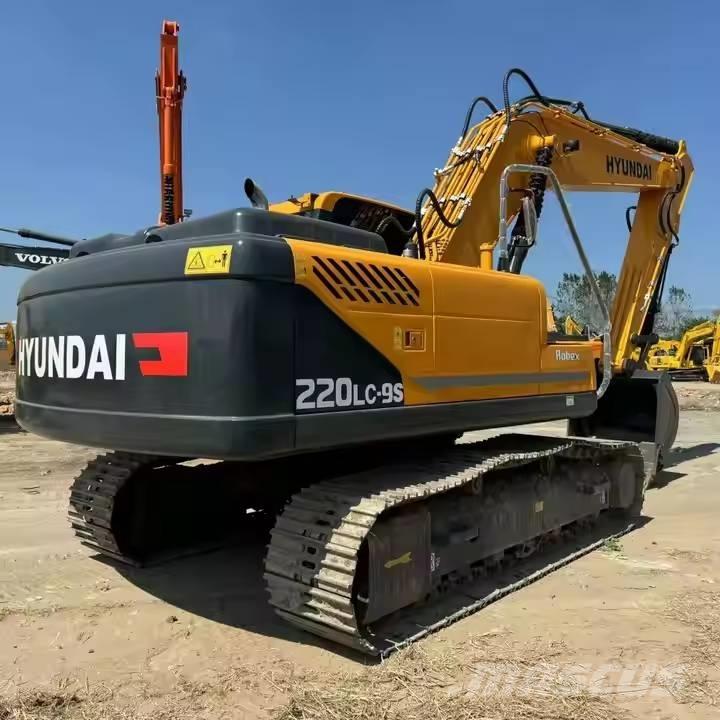 Hyundai R220LC-9S Гусеничні екскаватори