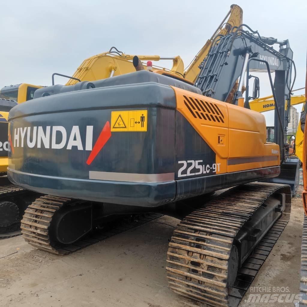 Hyundai R 225LC-9T Гусеничні екскаватори