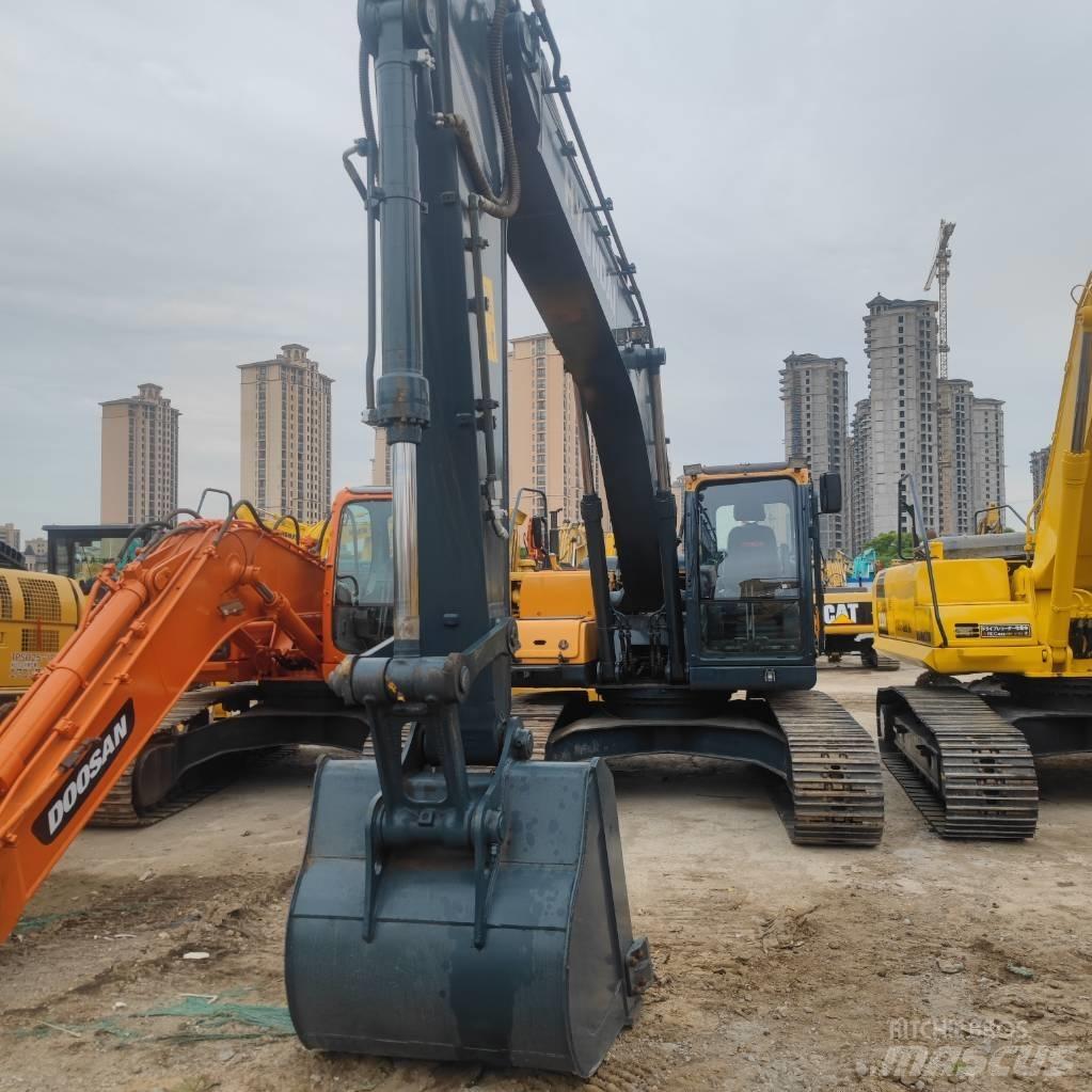 Hyundai R 225LC-9T Гусеничні екскаватори