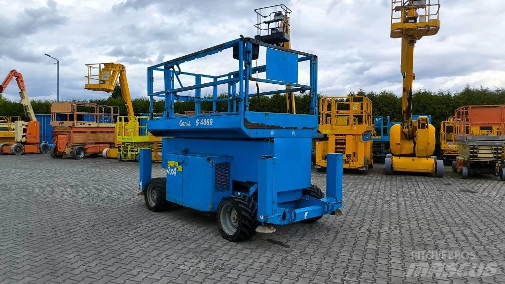Genie GS 4069 Підйомники-ножиці