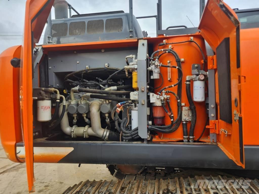 Hitachi ZX 210 LC-6 Гусеничні екскаватори