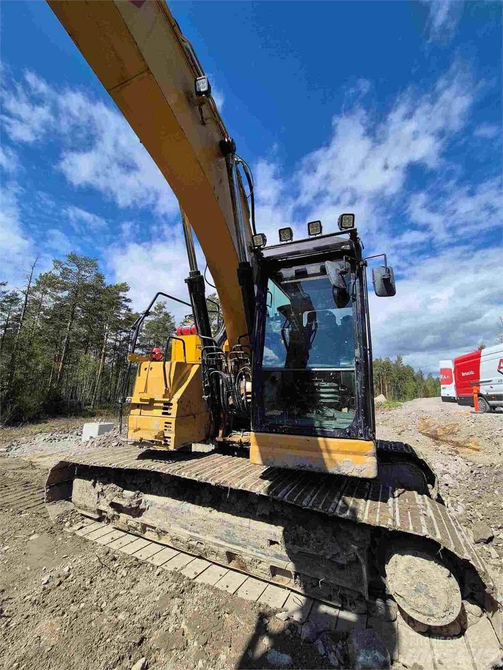 CAT 325FLCR Гусеничні екскаватори