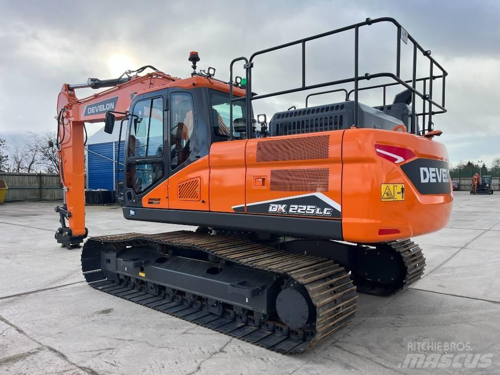 Develon DX 225 LC-7 Гусеничні екскаватори