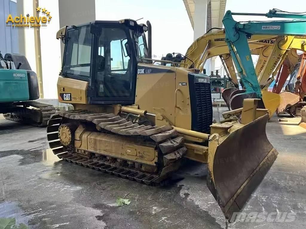 CAT D 3 Гусеничні бульдозери