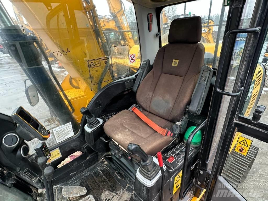 JCB JS 130 LC Гусеничні екскаватори