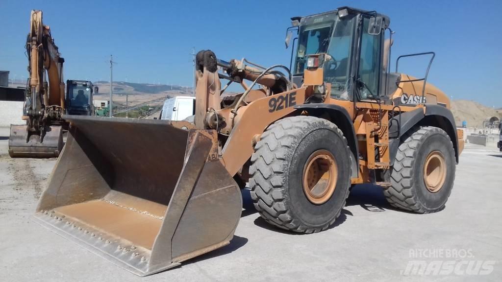 CASE 921 E Фронтальні навантажувачі