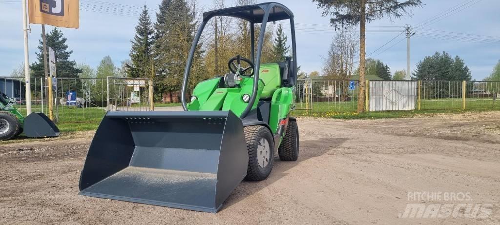 Avant 225 Багатофункціональне обладнання для вантажних і землекопальних робіт