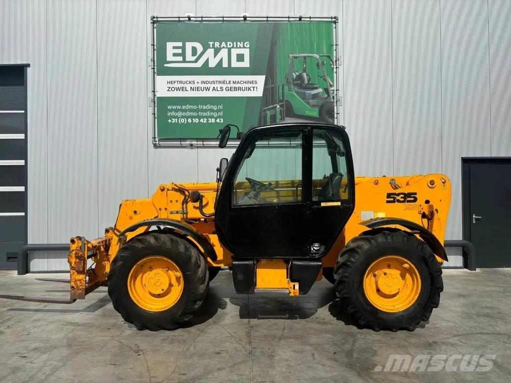 JCB Verreiker Телескопічні навантажувачі