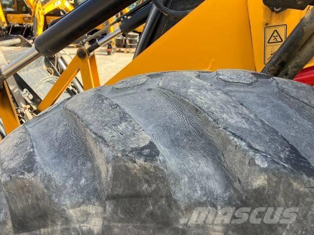 JCB 4CX AEC Екскаватори-навантажувачі