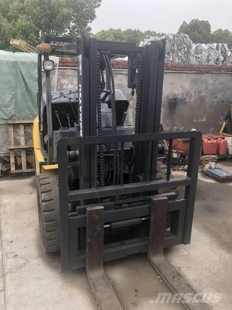 Komatsu 5 Ton Дизельні навантажувачі