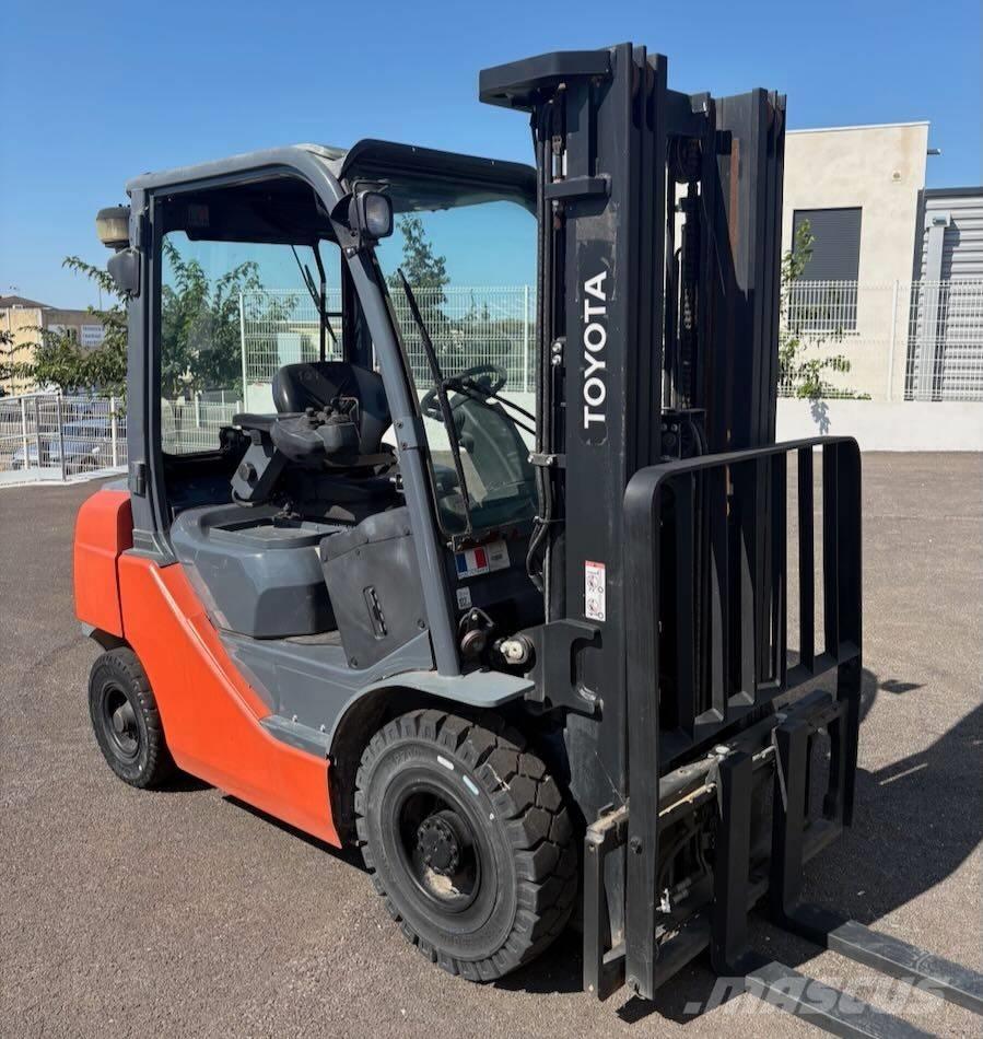 Toyota 02-8 FDF 25 Дизельні навантажувачі