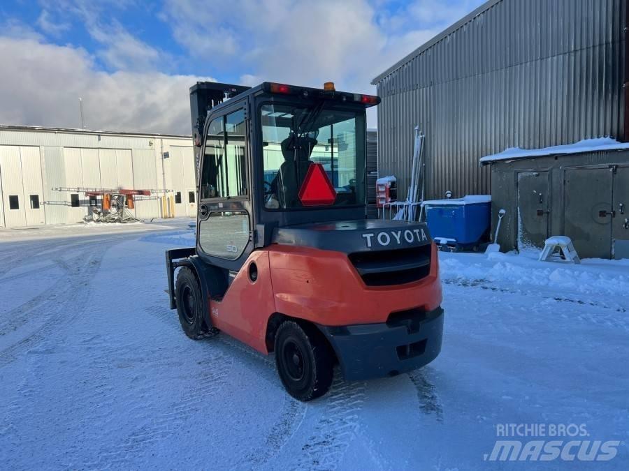 Toyota 40-8FD50N Дизельні навантажувачі