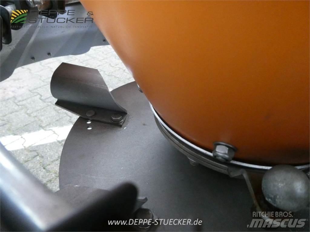 John Deere 3046R Трактори