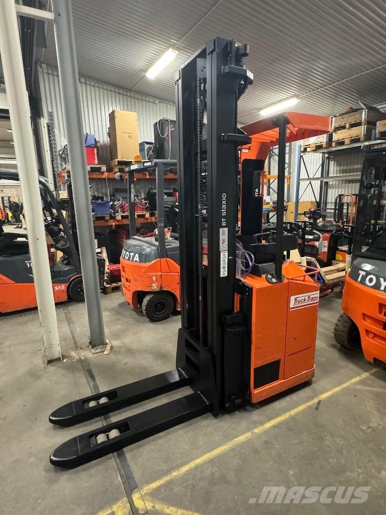 Toyota SSE160 Самохідні електроштабелери